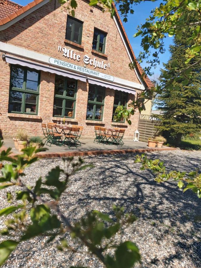 Pension & Restaurant "Alte Schule" Kluis Bagian luar foto