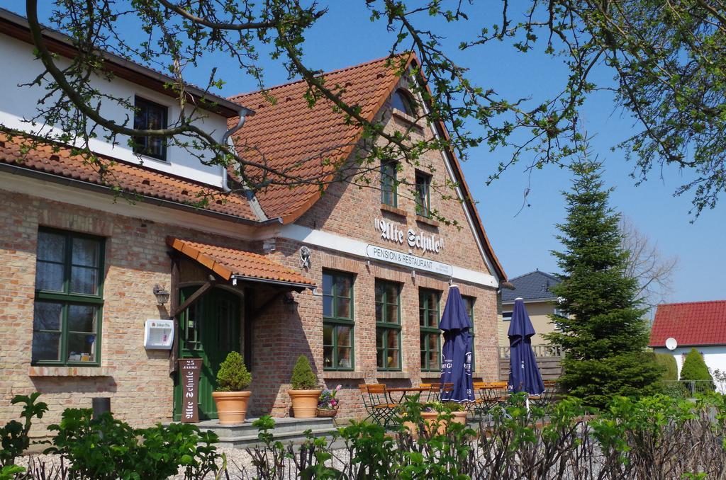 Pension & Restaurant "Alte Schule" Kluis Bagian luar foto